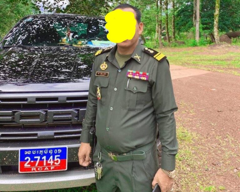 គប់គិតគ្នាចាក់ដីចូលឆ្នេរសមុទ្រហើយថែមទាំងជេរប្រមាថអ្នកសារព័ត៌មានយ៉ាងដំណំ