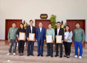 ឯកឧត្តម រដ្ឋមន្ត្រី នេត្រ ភក្ត្រា ថ្លែងការអរគុណដល់បណ្តាក្រុមហ៊ុនឱសថដែលបានផ្តល់ថ្នាំពេទ្យ ជាច្រើនដល់ក្រសួងព័ត៌មាន ដើម្បីចែកជូនដល់វីរកងទ័ពជួរមុខ និងប្រជាពលរដ្ឋជម្លៀសខ្លួនពីផ្ទះសំបែងដោយការឈ្លានពានរបស់យោធាថៃ